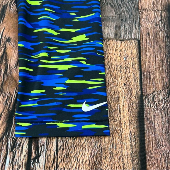 NIKE Pro Dri-Fit Compression Capri Workout Pants - Picture 2 of 6